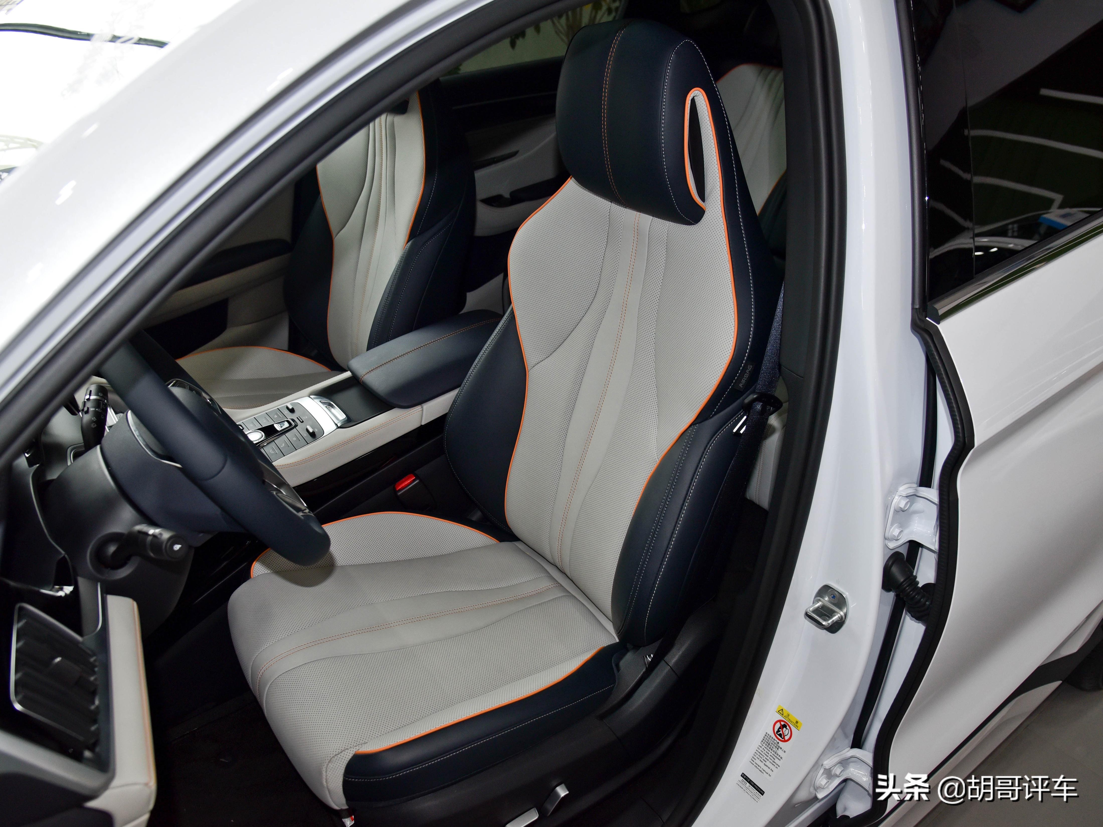 比亚迪宋plus油电混合版乘坐体验,比亚迪宋plus油电混合旗舰版测评