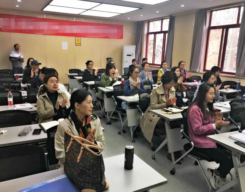 为什么现在报考教师的人少了,为什么报考教师资格证一直待审核