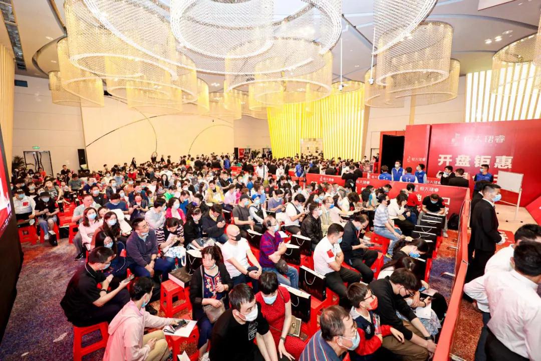 恒大136亿港元汇入债券还款账户,恒大2.6亿美元偿还公告