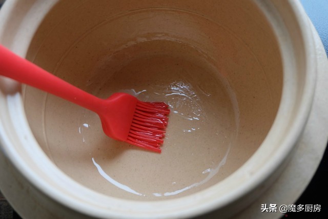 煲仔饭为什么比平常饭店好吃,在家最简单煲仔饭制作方法