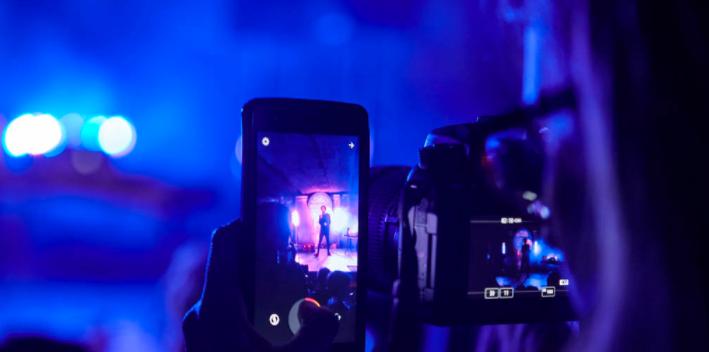 他以“表帝”自居，受粉丝膜拜，真面目令人惊讶......