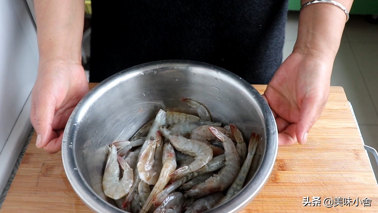 油焖大虾怎么做才好吃？原来在家做诀窍这么简单，又多了一道硬菜