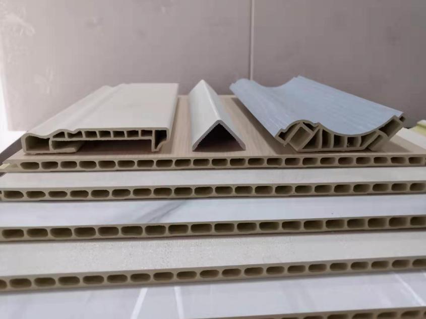 集成墙板和竹木纤维墙板哪个好,1.2米竹木纤维护墙板多少钱一平