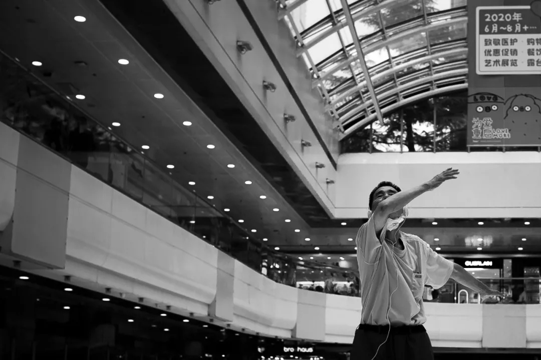 冰上劳伦斯原视频,快乐劳伦斯先生