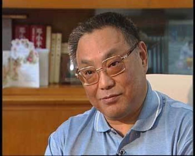 邓朴方坠楼后他用平板车拉着四处求医,*小平邓**要看望他,他说别来