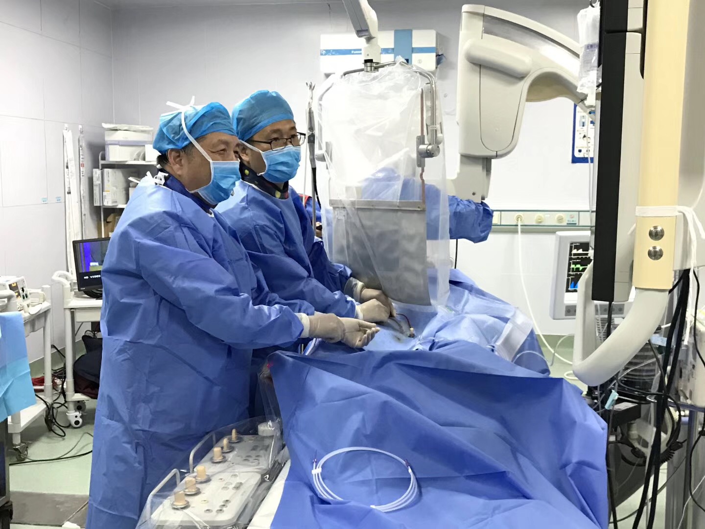 小学生医生职业体验感悟,怎样形容医生的神圣职业