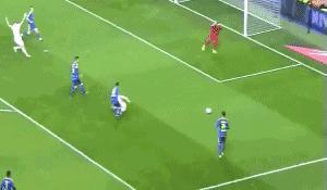 球王假装老人踢足球,内马尔假摔和c罗假摔哪个多