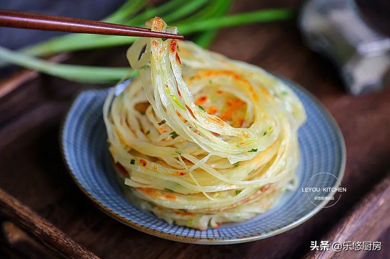 几个饺子皮一起擀,剩下的饺子皮怎么做鸡蛋灌饼