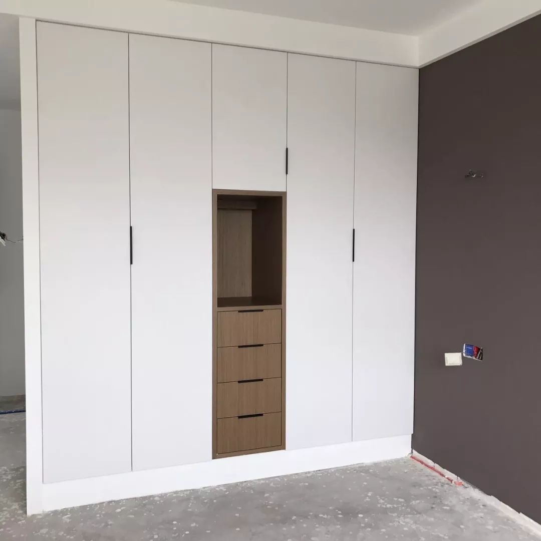 衣柜定制效果黄色原木,全屋定制白色衣柜轻奢效果图