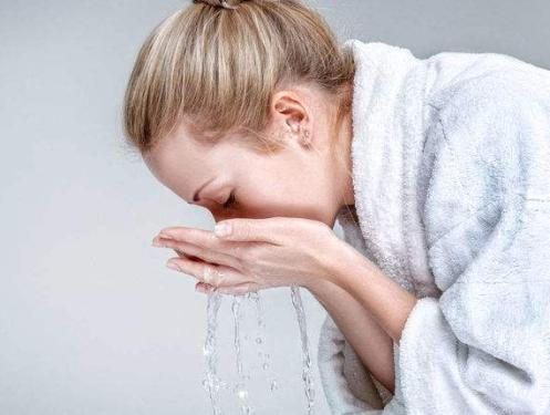 去油祛黄护肤,油性肌肤的控油技巧