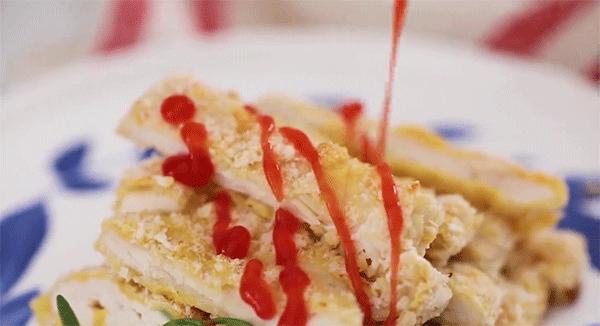 在家自制香酥炸鸡排，金黄酥脆，外酥里嫩，比吃肯德基还过瘾