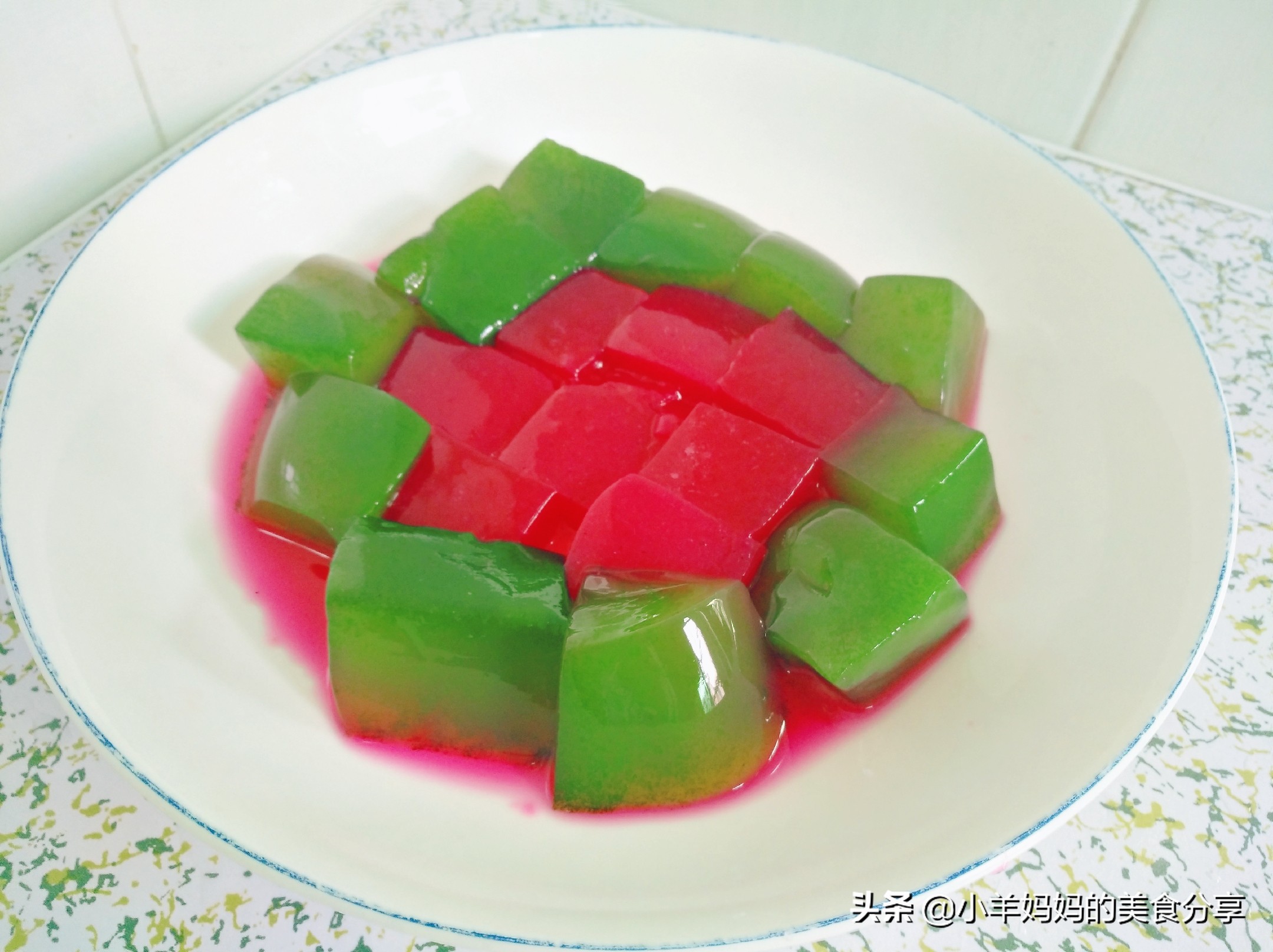 怎么在家做火龙果白凉粉,苹果凉粉火龙果凉粉