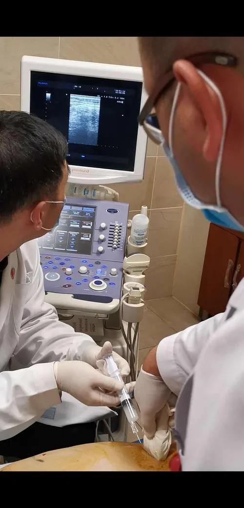 摔了一个屁股墩走路都疼,摔了一跤屁股和小腿一起疼