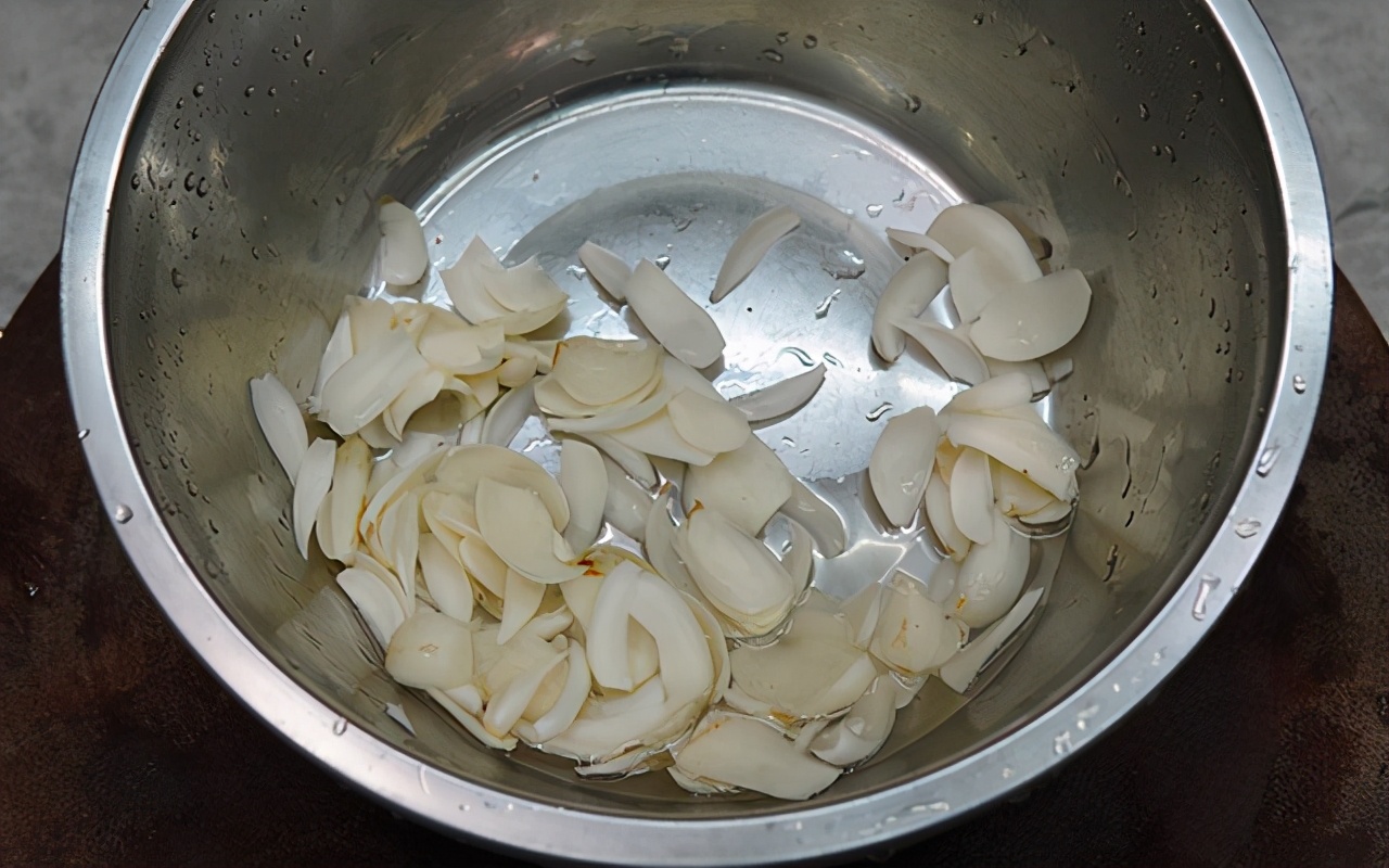 干百合做西芹百合要泡发吗,西芹炒百合百合为什么有点苦