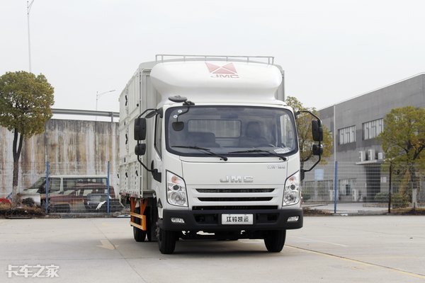 搭载腾豹3.0发动机，后视镜可显示四路影像，实拍江铃凯运轻卡