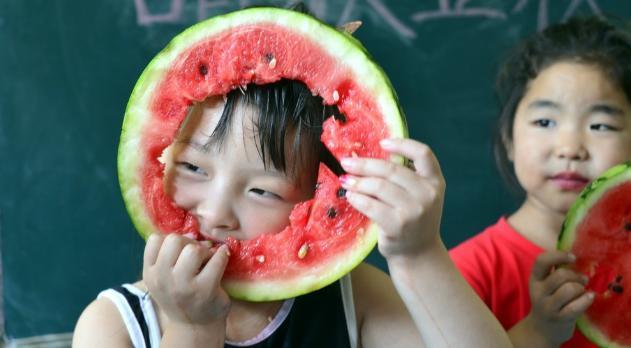 五岁男孩上吐下泻带酸味,7岁男孩上吐下泻