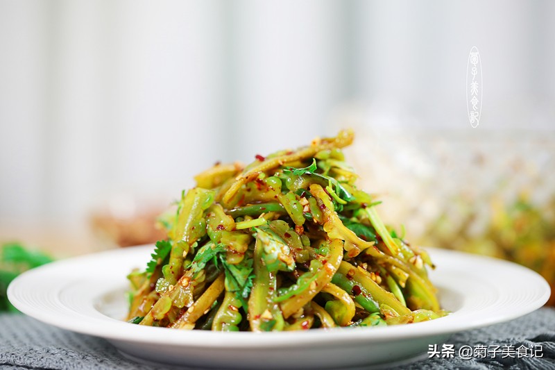 凉拌苦瓜最好吃的做法不泼油,凉拌苦瓜甜最好吃的做法