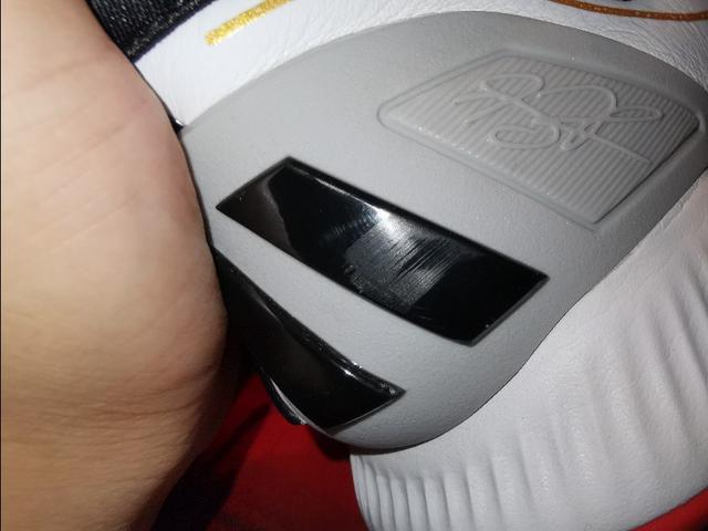 罗斯10玫瑰10年配色,玫瑰10年篮球鞋