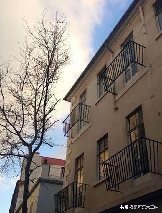 股票沙雕图,股票大跌一脸绿光搞笑图片