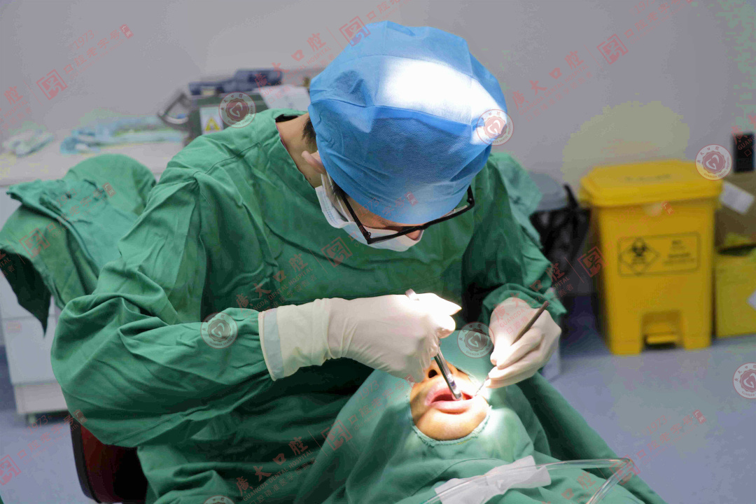 三尺讲台育桃李全文,三尺讲台育桃李后面一句是什么