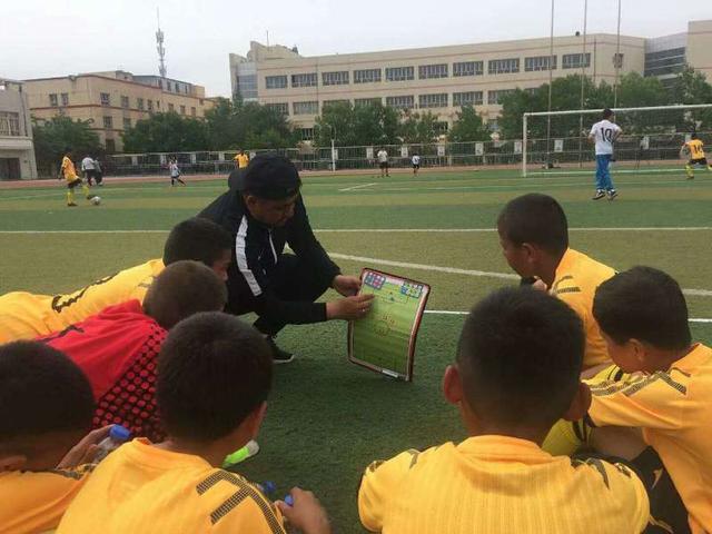 自治区第8届青少年校园足球联赛,2015新疆乌鲁木齐校园足球比赛