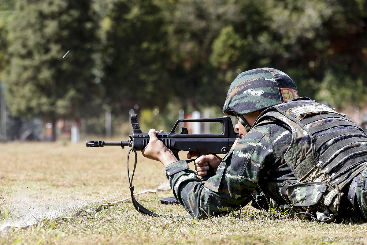 中国步枪95式缺点很多吗,老兵对95步枪评价