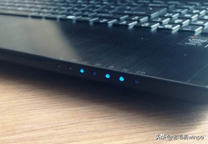 笔记本是一直插电用还是断电用,笔记本是一直充着电好还是拔掉好