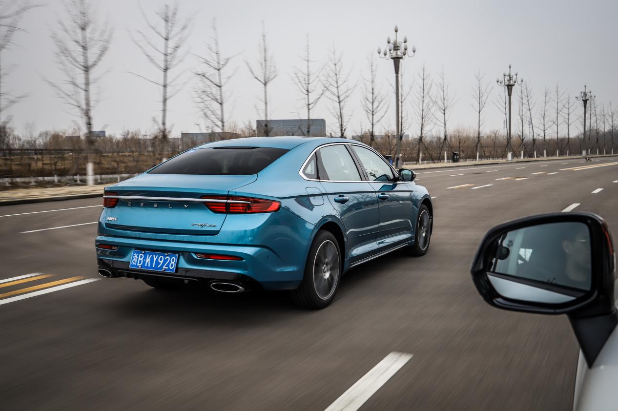 年轻先从动力开始试驾吉利星瑞,颜值才华全都要深度试驾吉利星锐