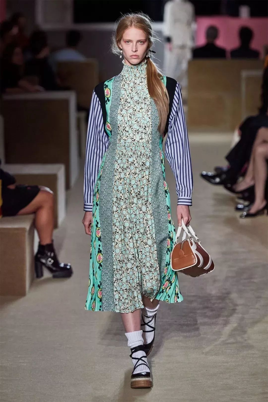 prada2019秋冬女装配色要点,prada2020早春度假系列