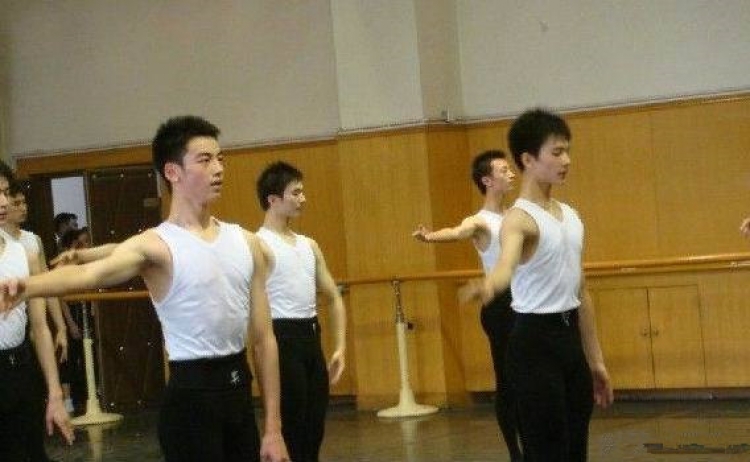 张晋给贾静雯当替身,张晋和陈小春以前关系如何