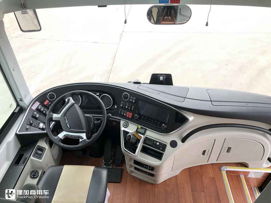 黄金时代已过，长途大巴还高端吗？实拍中通3轴大巴带您好好看看