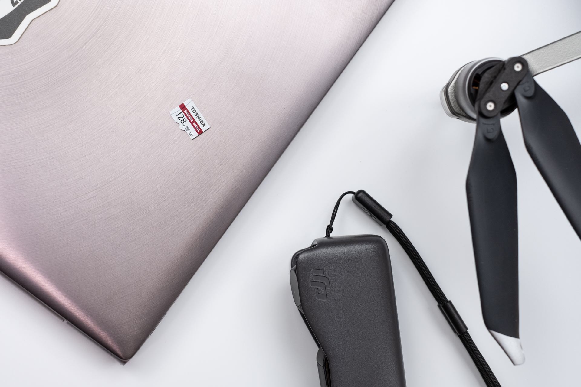 大疆拍摄用的内存卡,大疆拍摄高清画面实时储存在哪儿