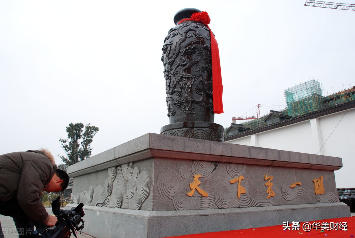 百亿醋业巨头“双降”，高层大换血，去年人均薪酬10.5万