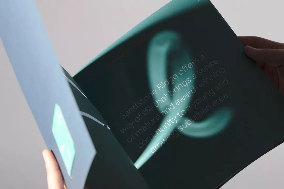 公司画册封面简单大气,红色画册封面手绘简约大气