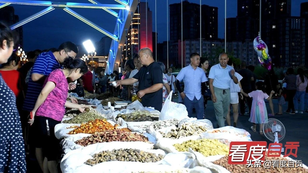 体验不一样的地摊经济,感受地摊经济呼吸别样的烟火味