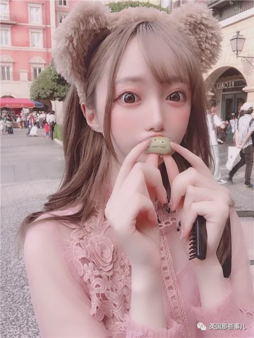 20岁漂亮女子花6万整容鼻子失败,19岁少女花百万整容