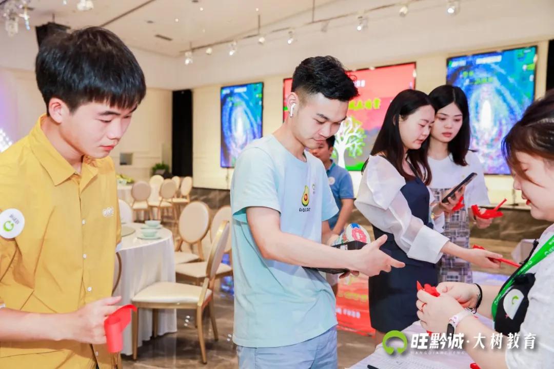 奖学金颁奖典礼完满结束主持稿,考试表彰大会进步奖怎么才能拿到