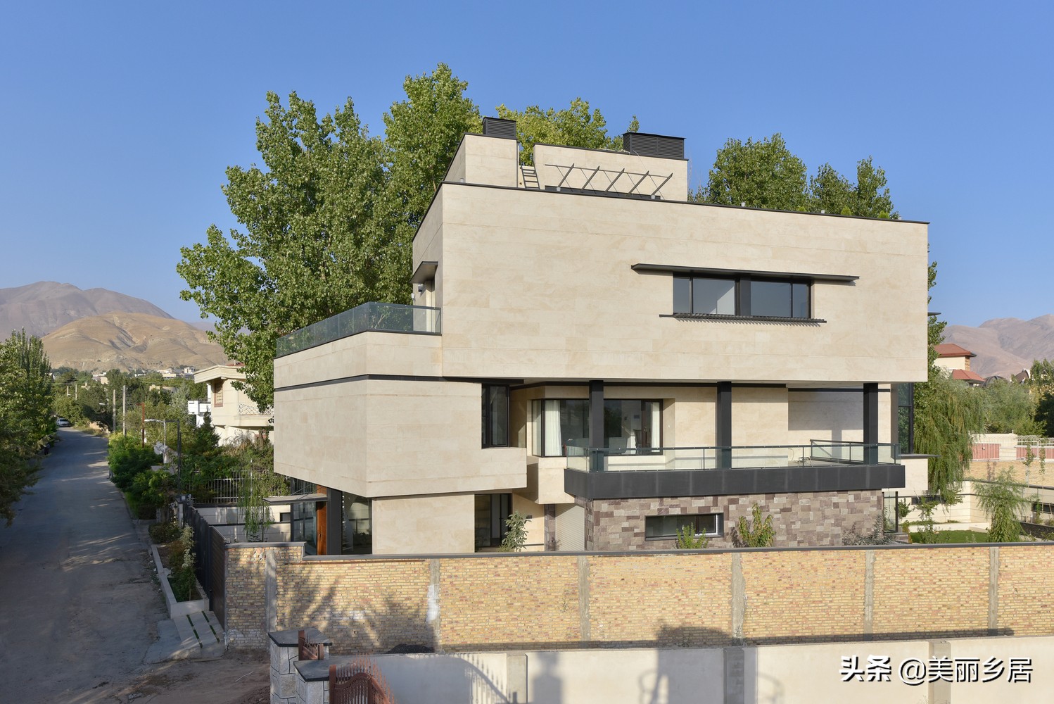 宅基地有一边有斜角怎么建房,宅基地是大坑如何建房