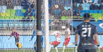 躺枪!K联赛惊现杀人式爆头犯规,韩媒:这分明是中国的功夫足球