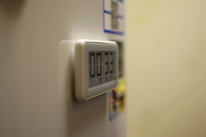 米家温湿监测电子表怎么调时间,米家温湿度电子表调时间