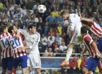 足坛头球高手：C罗防不胜防，比埃尔霍夫用头当脚