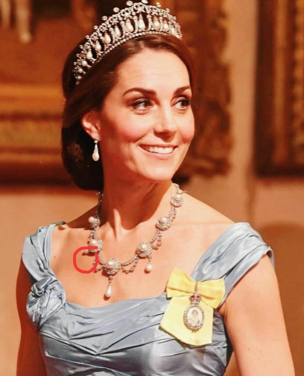 凯特国宴珠宝图片,凯特加冕礼银丝花冠