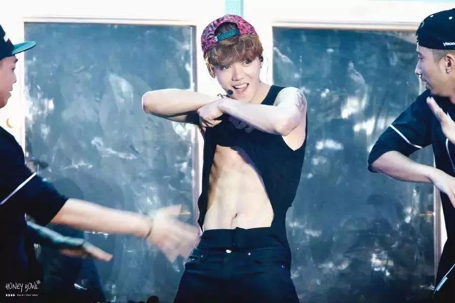 亲爱的热爱的韩商言腹肌,韩商言露出全部腹肌