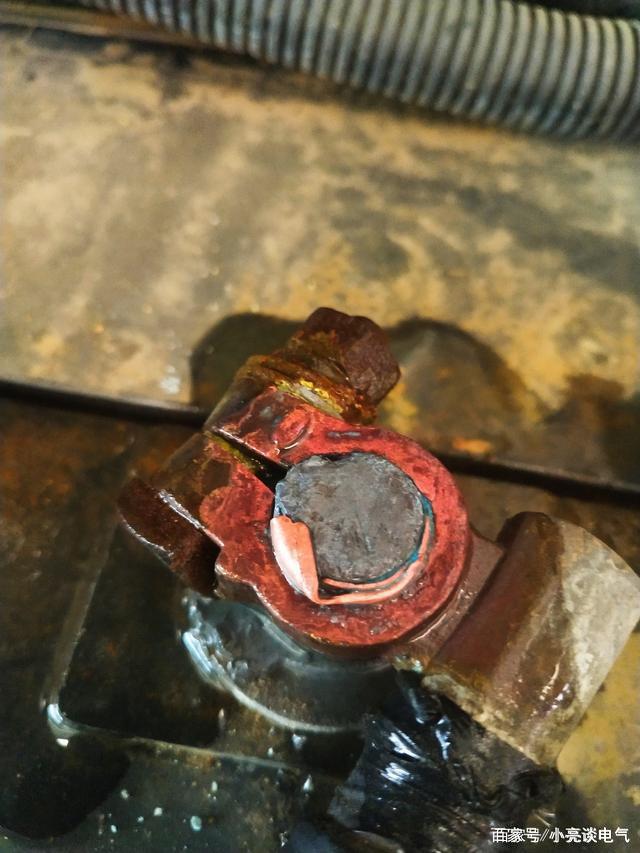 铅酸电池极柱腐蚀原因,汽车电池极柱修复