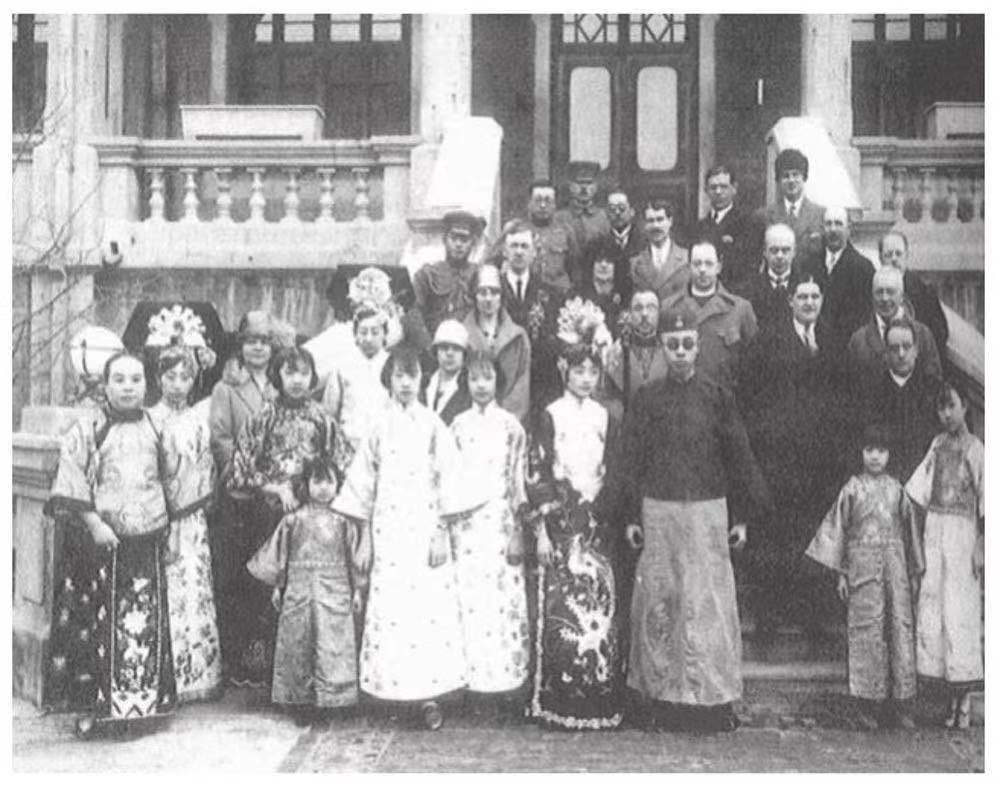 末代皇后婉容为何会被打入冷宫,末代皇帝皇后婉容的结局是什么