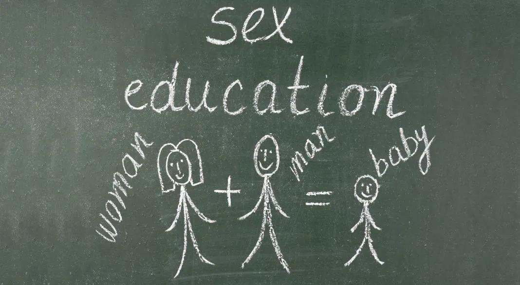 丹麦儿童节目请成人全裸震惊网友;英国却有更大“尺度”电视节目