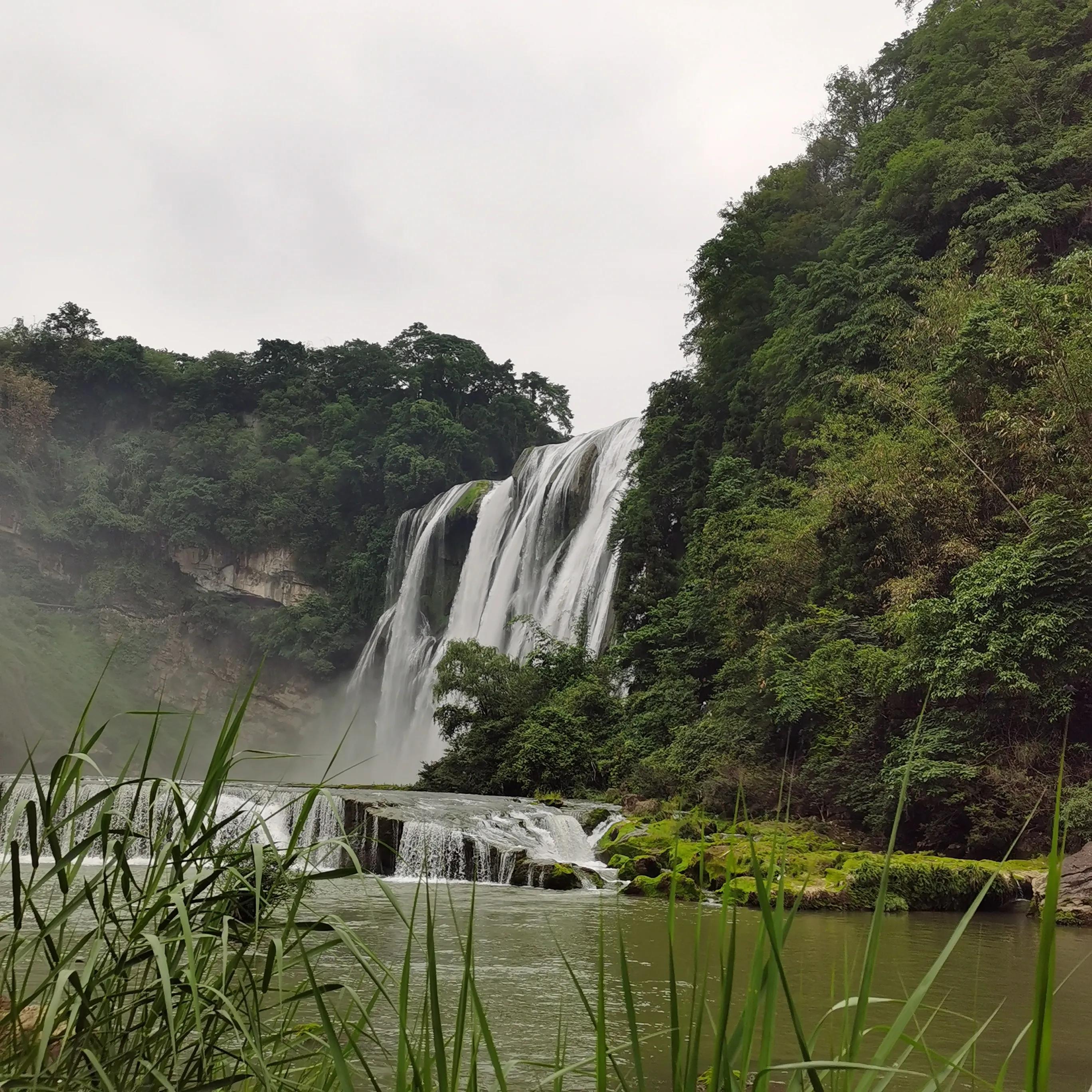 向南方和向北方,登上山顶看美景贵州黄果树瀑布
