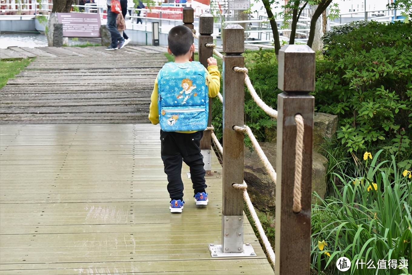 别让孩子输在起跑线，背上GMT for Kids挪威小方包，轻便 舒适 充裕