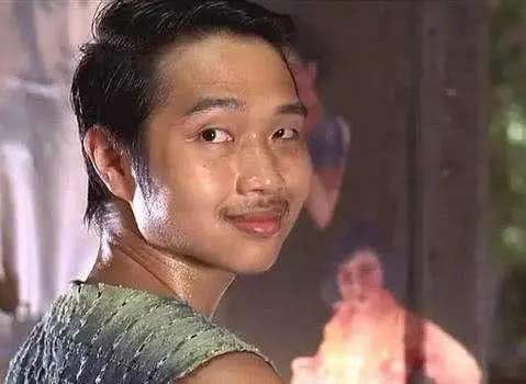 周星驰当年只给他客串一分钟的戏,他曾是周星驰电影的御用配角
