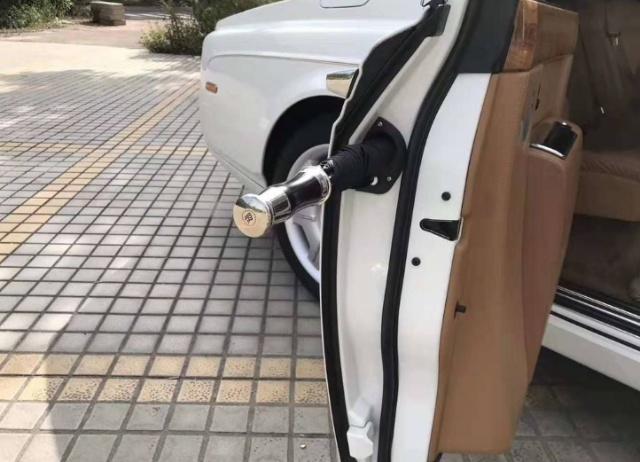 最贵的劳斯莱斯雨伞一把多少钱,劳斯莱斯车里最贵的雨伞多少钱